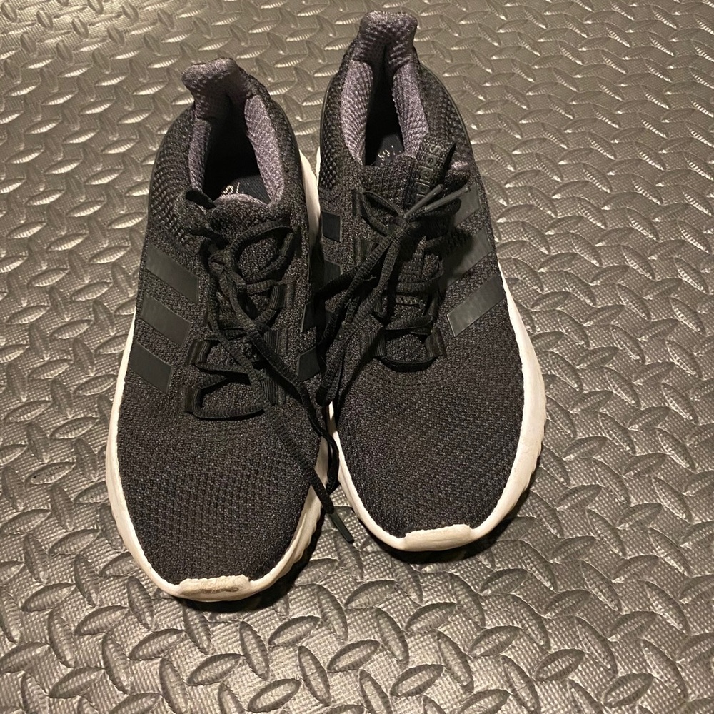 Running shoes for men and women